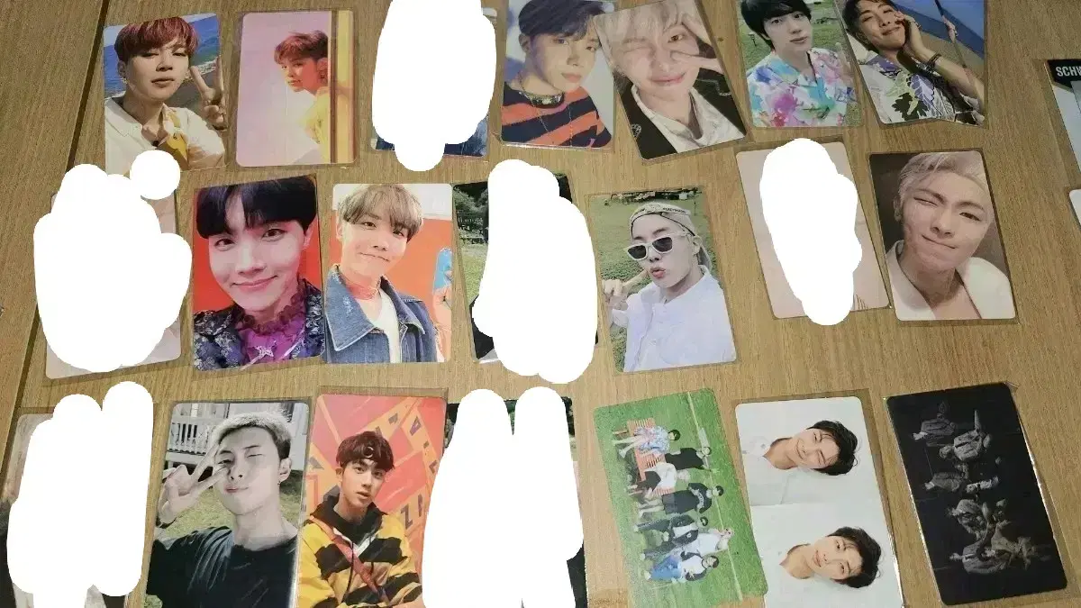 방탄소년단 BTS포카 장당 3000원으로 판매합니다.