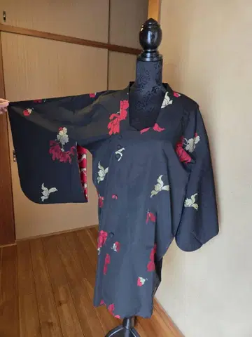 꽃무늬 블랙 컬러 겉옷 미치유키 코트