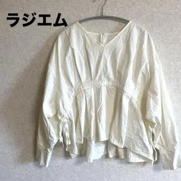 La-gemme 라지엠 화이트 긴팔 V넥 플레어 셔츠
