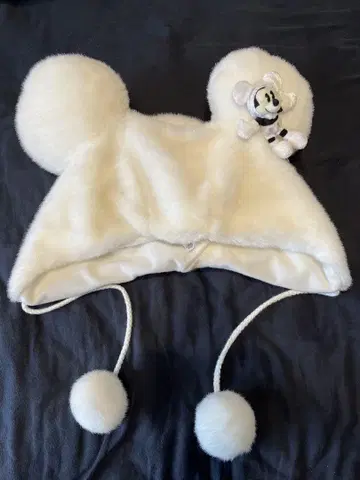 미키마우스 귀 달린 화이트 모자