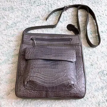 그레이 크로커다일풍 가죽 숄더백