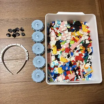 LaQ 블록 약 900g과 타이어, 머리띠
