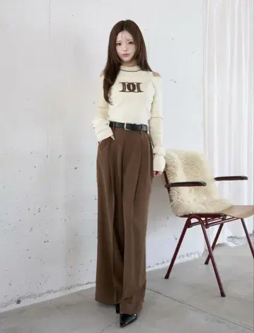 레이어드 라이크 로고 니트탑