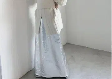 23aw AMERI 크랙 메탈릭 타이트 스커트 실버계 M