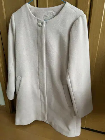 마제스틱 레곤 비쥬 부착 코트 핑크