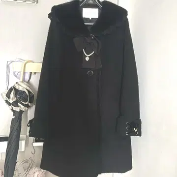 리즈리사 LIZLISA 블랙 컬러 롱 코트