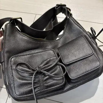 NICE CLAUP 드로스트 포켓 부착 숄더백
