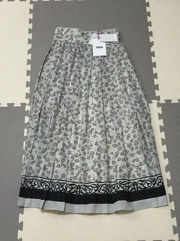 [ 새상품 ] FURFUR 하트 스카프 플리츠 스커트