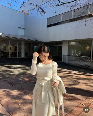 Aimeine 허리 감싸는 디자인 타이트 스커트