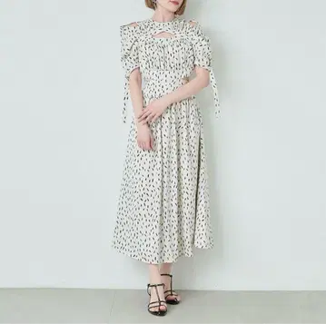 SNIDEL 스나이델 스위칭 데콜테 오픈 원피스