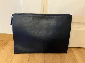 ZARA 네이비 가죽 클러치백