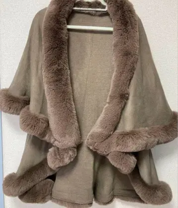 인조 모피가 달린 판초 케이프 코트