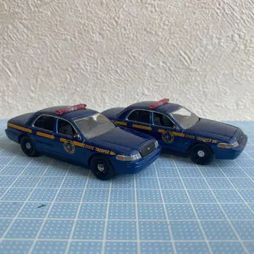 그린라이트 1/64 포드 크라운 빅토리아 경찰차 2대 세트