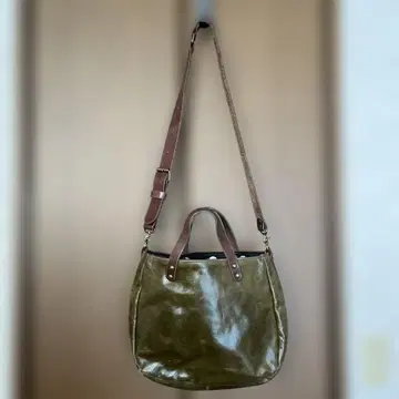 올리브 그린 숄더백