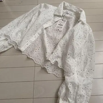 ZARA 자수 디테일 화이트 긴팔 셔츠 S 사이즈