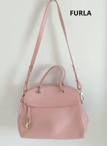 [ FURLA ] 훌라 Piper 핸드 숄더백 S 사이즈 수납 가방 없음