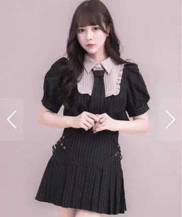 pium 넥타이 포함 스퀘어 프릴 상의 사이드 벨트 플리츠 미니 스커트
