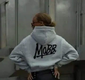 MOBB 숏 기장 후드티