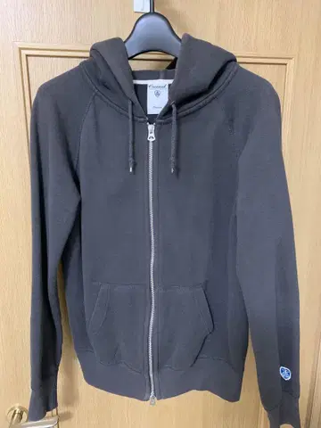오르치발 후드티
