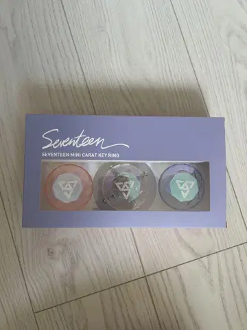 Seventeen mini carat key ring