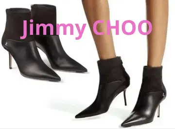잡지에 게재된 JIMMYCHOO JC 로고 부티