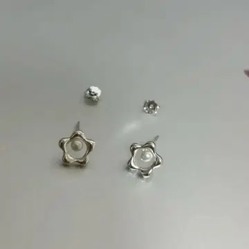 [미사용 새상품] 한국제 925 각인 있음 꽃 모양 실버 귀걸이 펄 장식