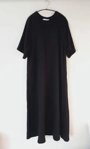쁘띠 로브 느와르 두꺼운 원단 롱 원피스 쁘띠 로브 느와르