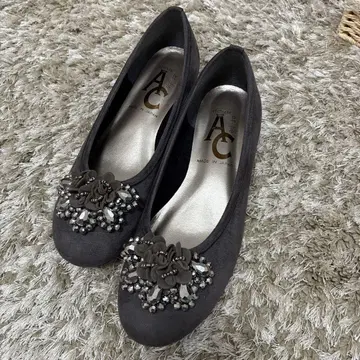 neue ar he AC 그레이 비즈 플랫 발레 슈즈 23.5