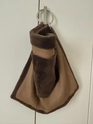 카오스 셀렉 리버서블 무스탕 퍼 백