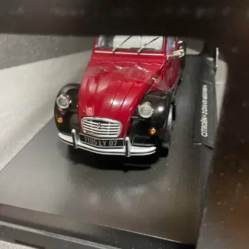 노레브 1/18 시트로엥 2CV6