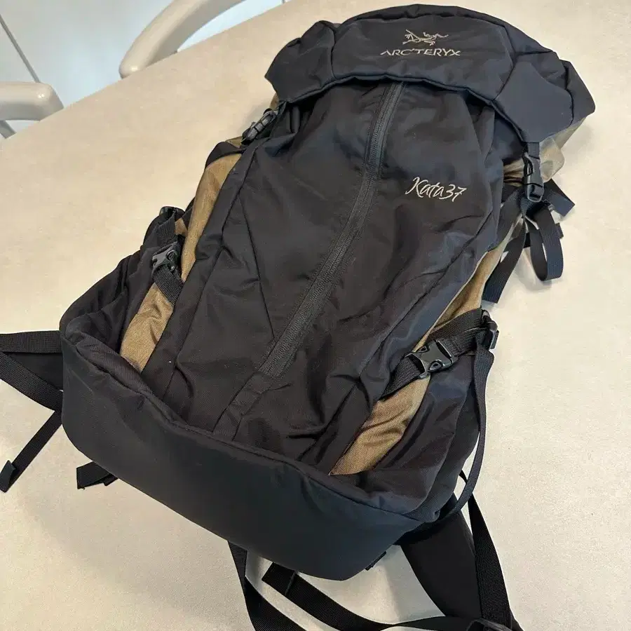 ARC'TERYX | 아크테릭스 Arc'teryx Kata 37 Backpack Black