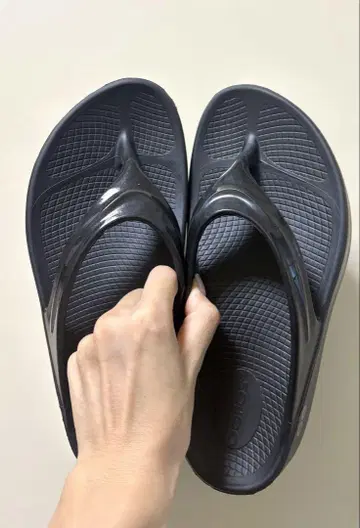 OOFOS OOmega Black 25cm