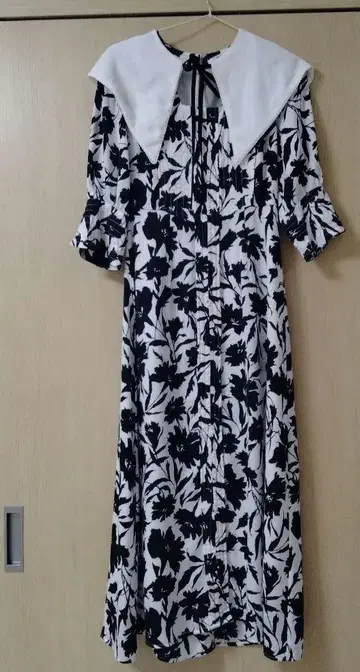 스나이델 빅 칼라 꽃무늬 원피스