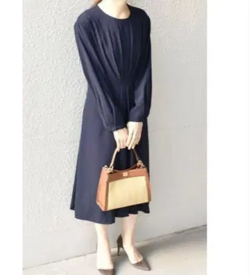 SHIPS 백 새틴 턱 원피스 베이지