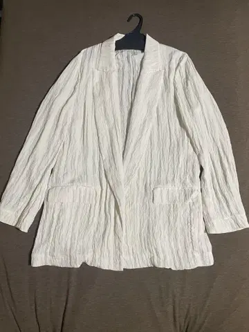 ZARA 화이트 테일러드 자켓