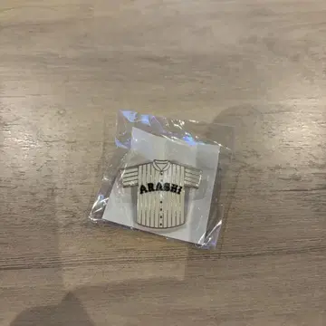 아라시 약해도 이길 수 있어요 유니폼 핀 배지
