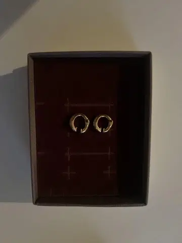 ete 청키 허그 귀찌