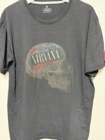 NIRVANA 스컬 디자인 T셔츠 그레이 커트 코번