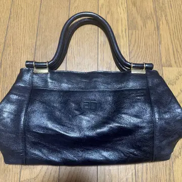 블랙 가죽 핸드백