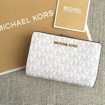 새상품 마이클코어스 MICHEAL KORS 정가 47,300엔 지갑