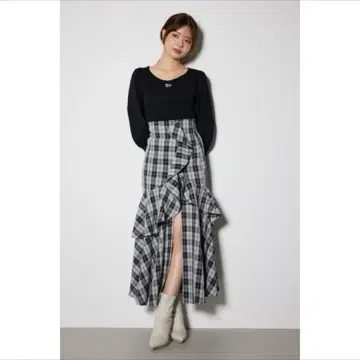 미사용 새상품 택 포함 체크 프릴 슬릿 스코트 숏팬츠