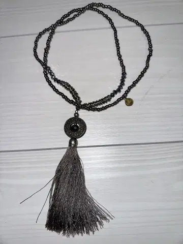 00's tussel pendant
