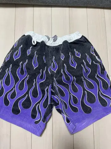 불꽃 패턴 캐주얼 숏팬츠 블랙 보라색