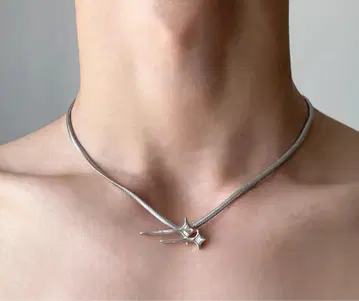 스파이크형 실버 목걸이