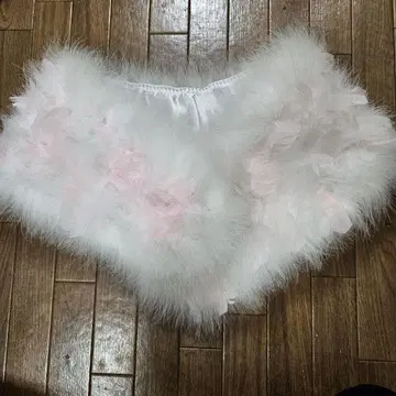 화이트 깃털 핑크 깃털 장식