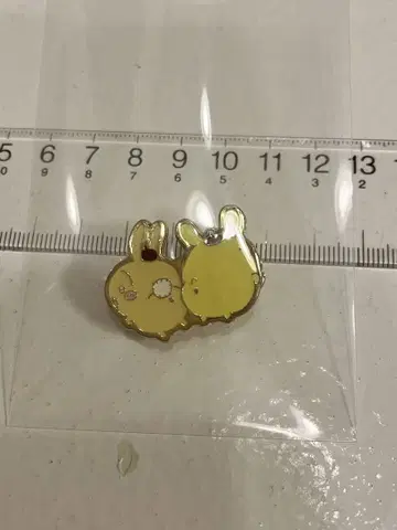 치이카와 산리오 콜라보 토끼 폼폼푸딩 시크릿 핀 배지