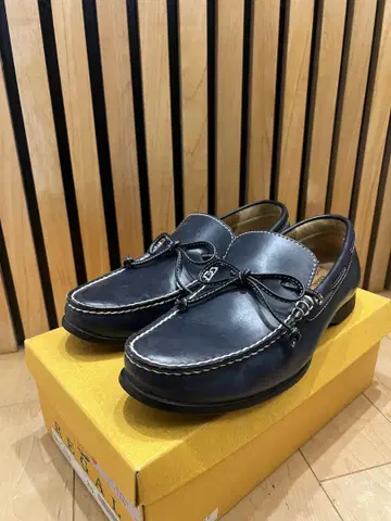 네이비 가죽 로퍼