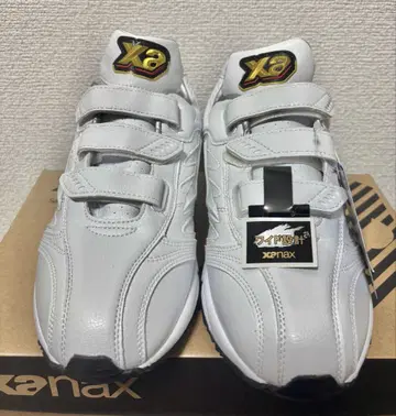 [ 새상품 미사용 택 포함 ] xenax 트레이닝 슈즈 화이트
