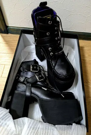 블랙 플랫폼 부츠
