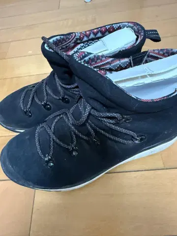컬럼비아 트레킹 슈즈 24cm